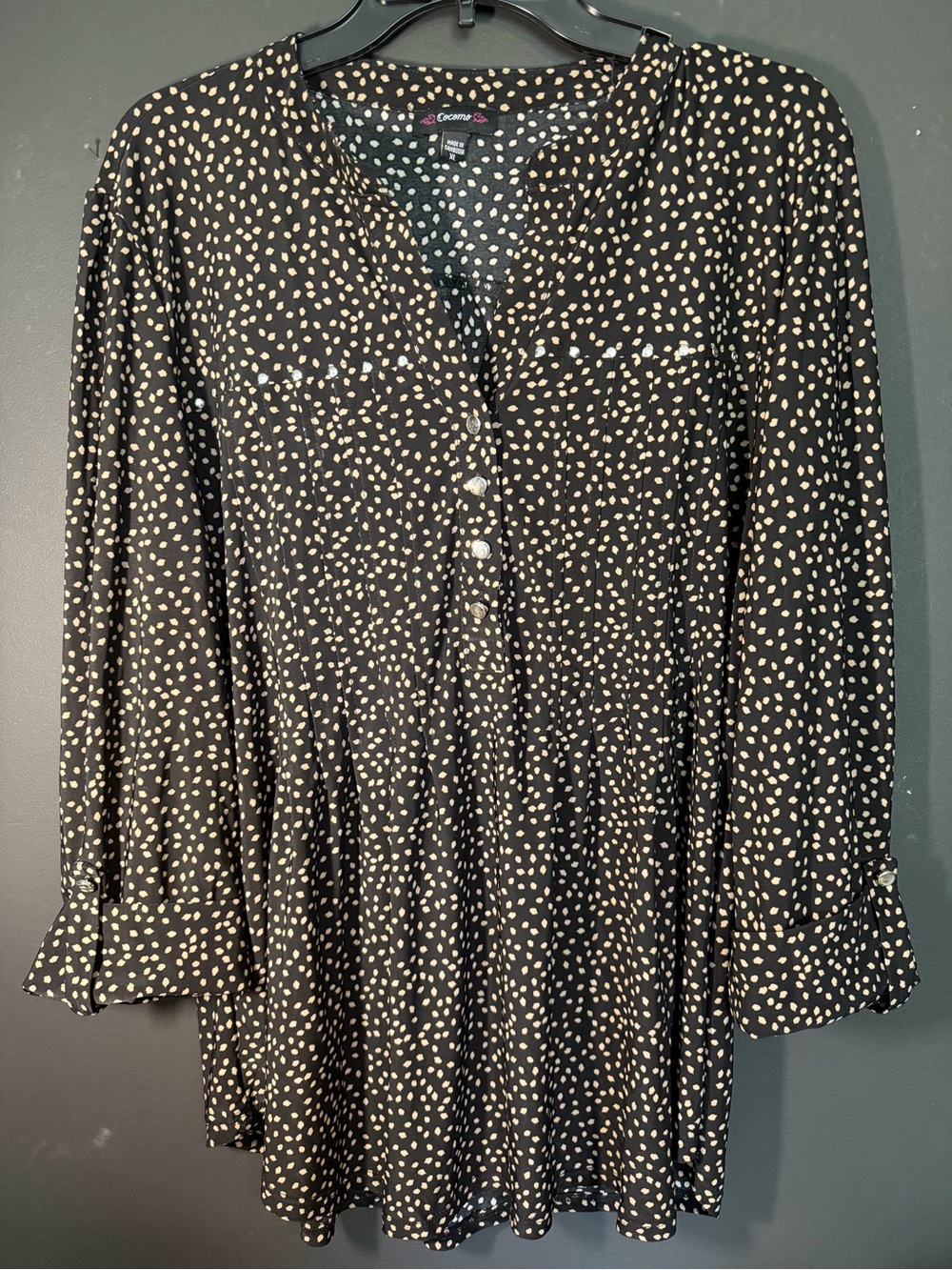 Cocomo Women’s V-Neck Top. Size XL